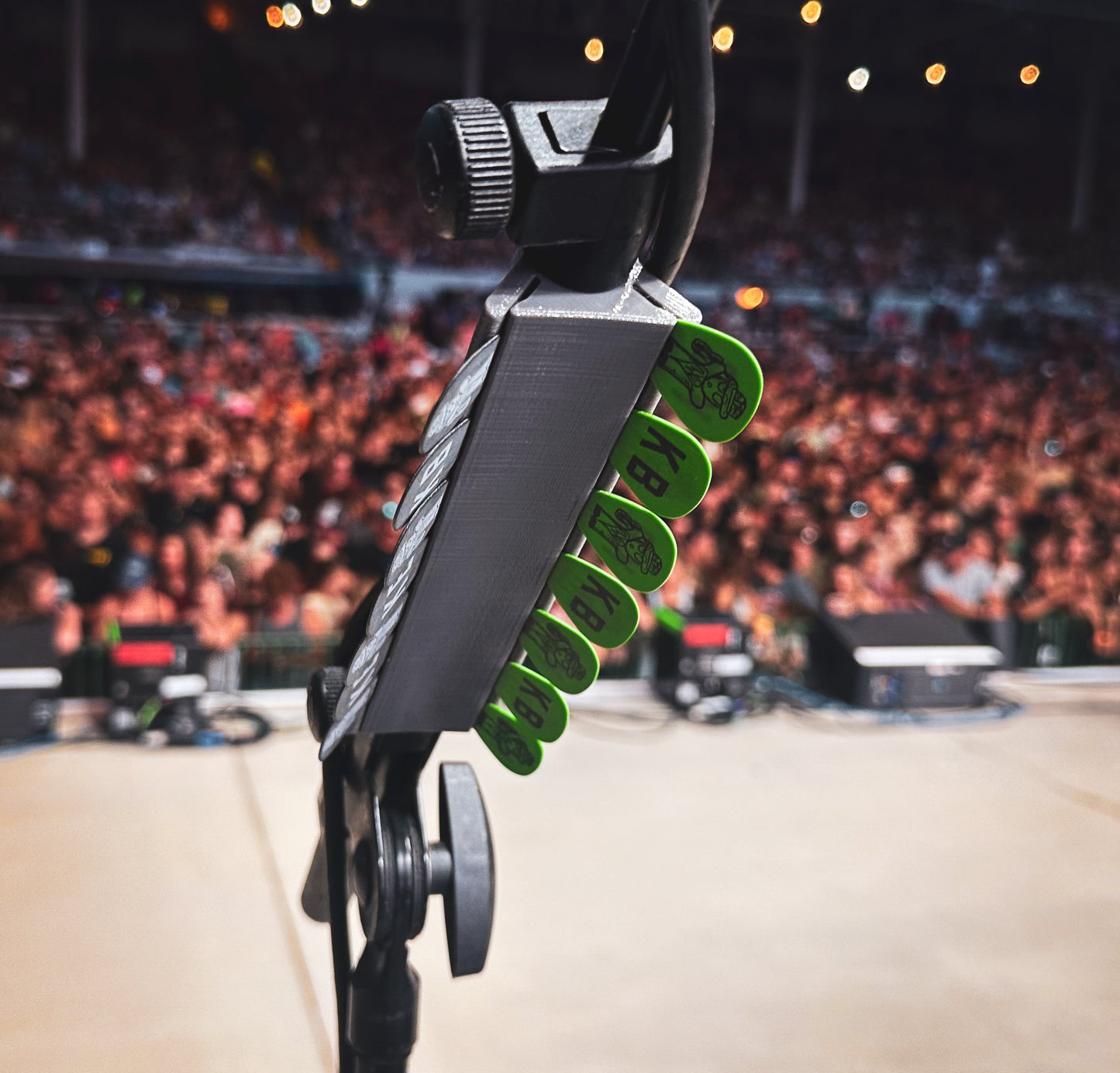 Double Pick Holder